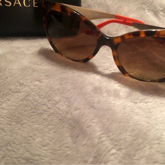 Versace Brown Tortoise Sunglasses - Picture 6 of 6
